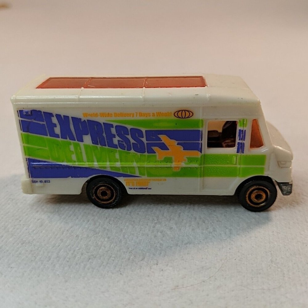Matchbox Express Delivery Truck 2009 Mattel MB787 Thailand White Purple Green